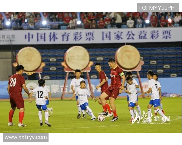 帅小伙勇闯绿茵场与足球明星展开一场惊心动魄的对决之旅